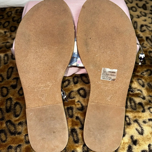 🌸 American Eagle Outfitters Fabric Bow Beaded Thong Sandals – Size 8 - Picture 2 of 5